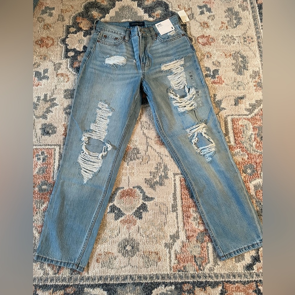 Medium wash non-stretch mom jeans!